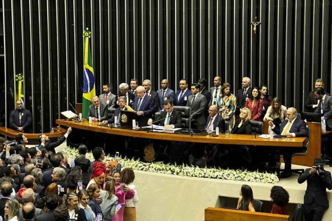 Entenda por que Lula tomou posse e deputados e senadores ainda não