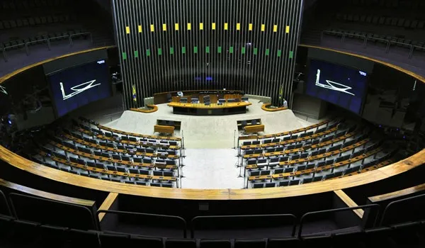 Eleger deputados vira prioridade dos partidos por recursos e cláusula de desempenho