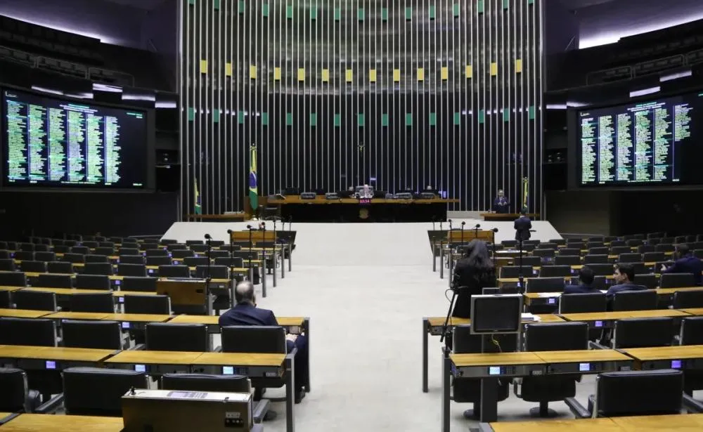 PL avança no Congresso e reduz espaço do Centrão