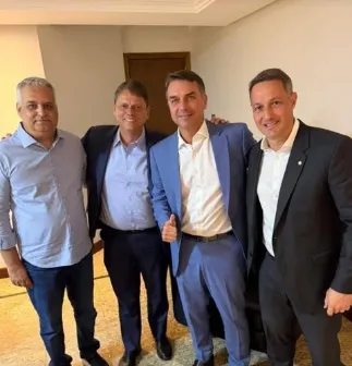 Flávio Bolsonaro critica fim da escala 6x1 e defende jornada por hora