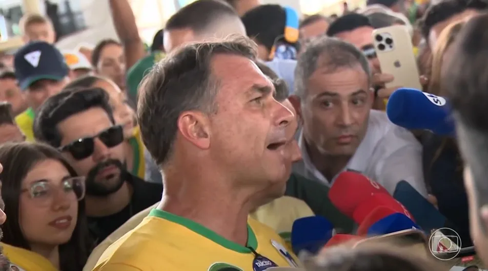 MDB e PSDB se aproximam de Flávio Bolsonaro e ampliam alianças de partidos