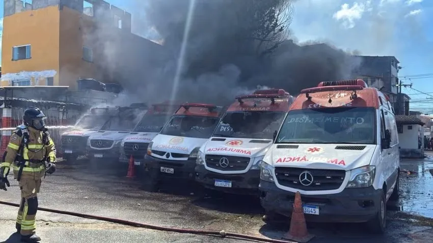 Incêndio atinge ambulâncias do Samu em Salvador, e prefeitura suspeita de ação criminosa