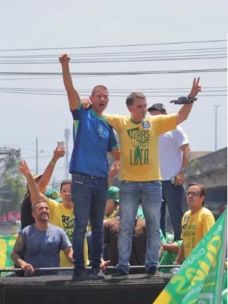 Eleição de Douglas Ruas fortalece Flávio Bolsonaro na disputa presidencial