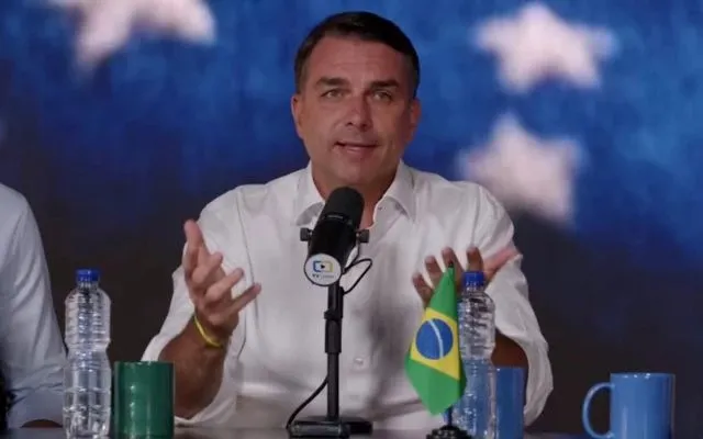 Flávio Bolsonaro (PL) - Foto: TV Celular Flávio Bolsonaro