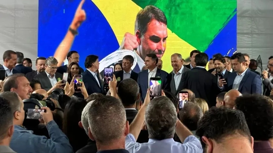 MDB também oficializa apoio a Flávio Bolsonaro no 2º turno