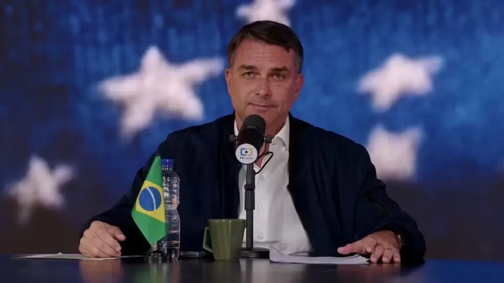 Flávio Bolsonaro define três estratégias para o primeiro debate ao vivo com Lula