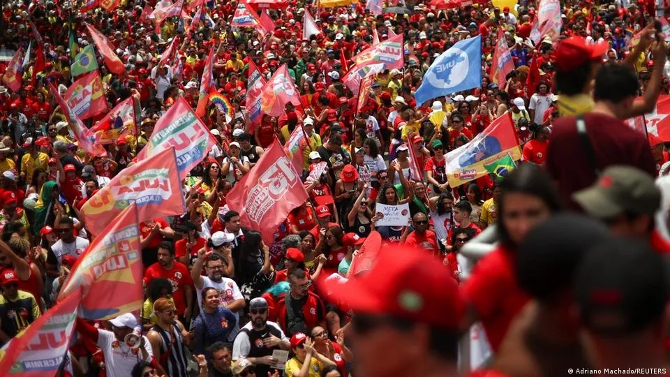 Aliados de Lula promovem atos em várias cidades neste domingo 