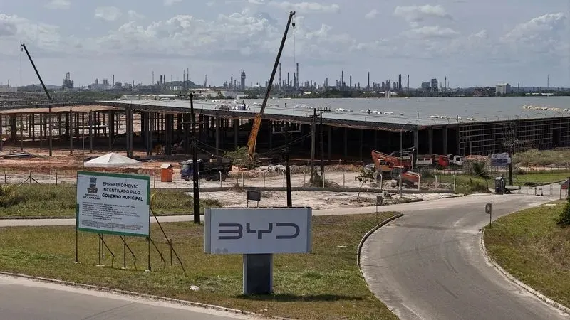 Trabalhador morre após cair de 15 metros em obra da BYD em Camaçari