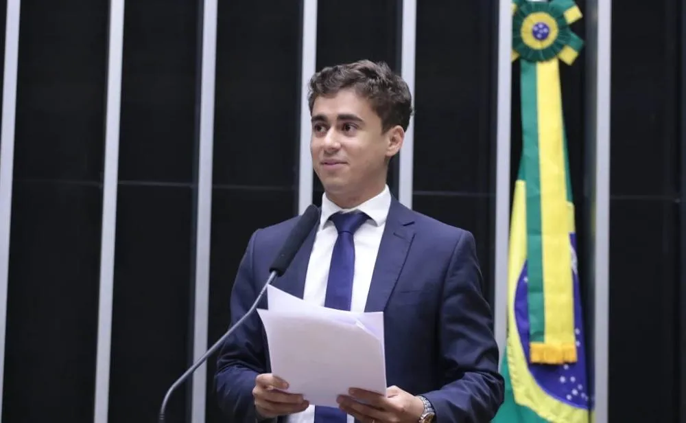 Nikolas ironiza internação de Janones: “Exército do Lula precisa de você”