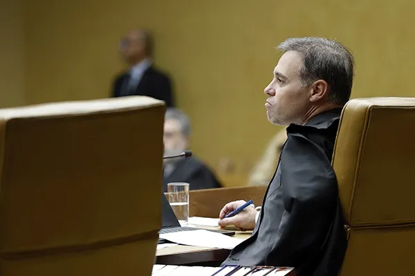 André Mendonça será relator no TSE de pedido de Lula para abrir sigilos de Flávio Bolsonaro