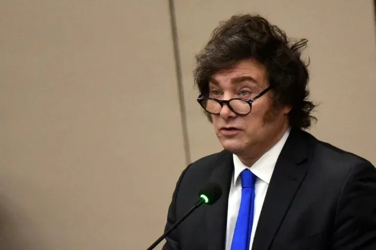 Milei insinua que Lula pode tentar fraudar eleição, e Itamaraty reage