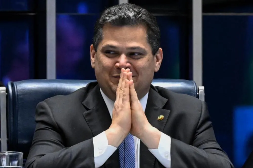 Alcolumbre concentra negociação de gabinetes e apartamentos de senadores eleitos