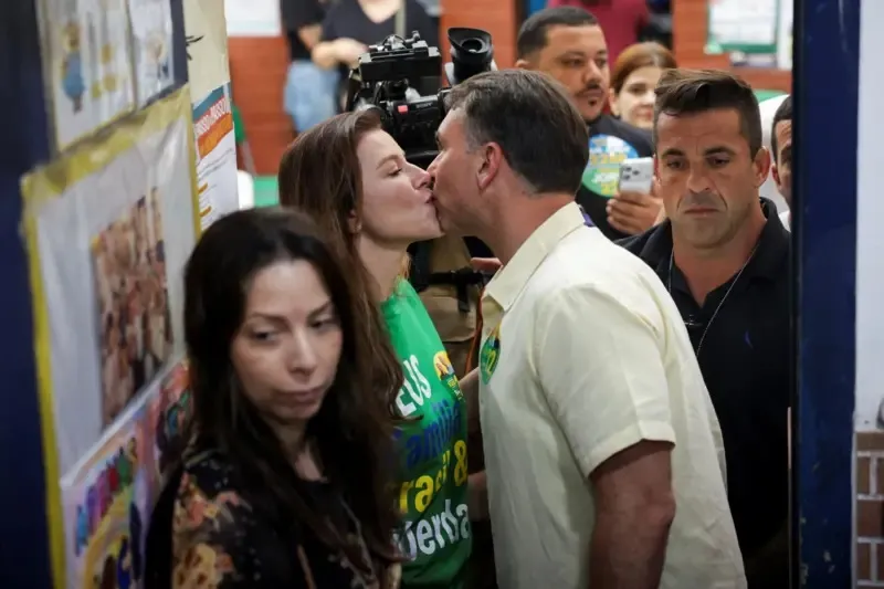 Fernanda Bolsonaro ganha protagonismo na campanha de Flávio na conquista do eleitorado feminino