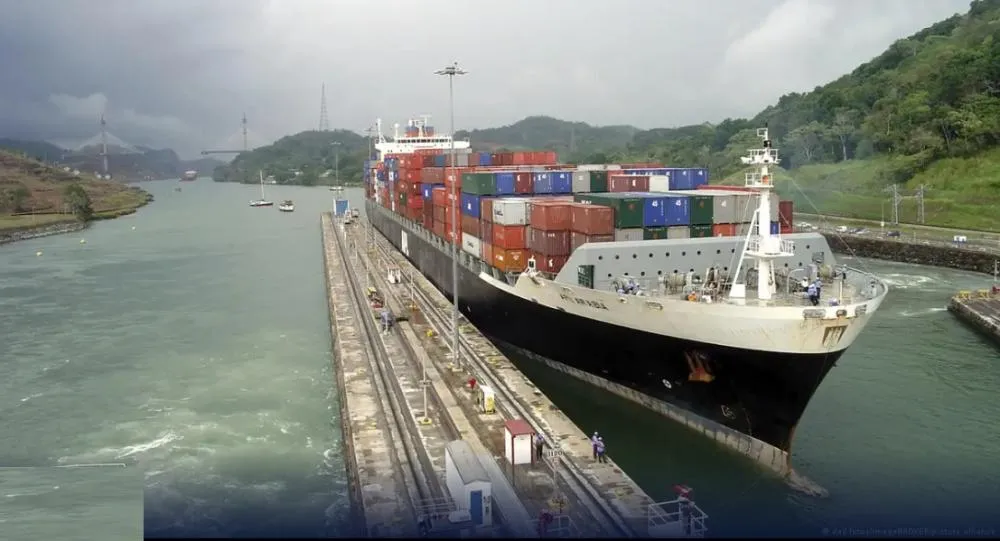 Canal do Panamá bate recorde de carga em meio ao fechamento do Estreito de Ormuz