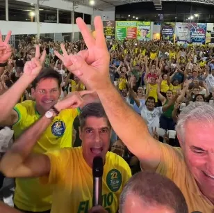 ACM Neto percorre três cidades da Bahia na reta final da campanha de Flávio Bolsonaro