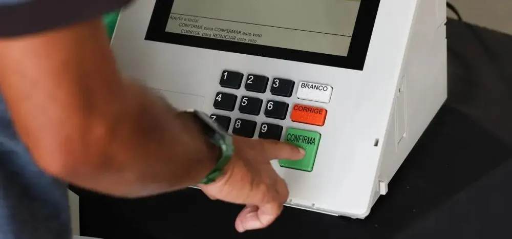 Apuração começa antes do fim da votação após STF prorrogar horário até as 19h
