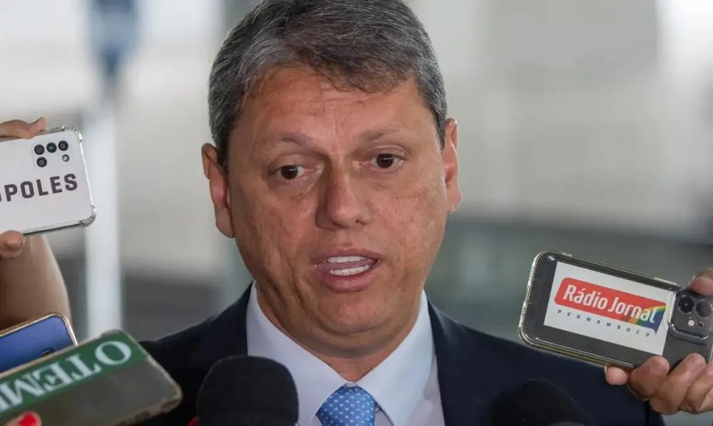 Tarcísio diz que Lula usa crise no transporte para tentar justificar derrota eleitoral