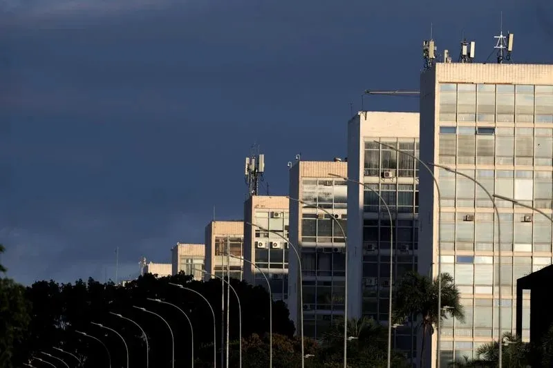 Lula exige fidelidade de aliados e prepara mudanças na equipe ministerial