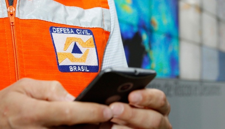 Brasil é o primeiro país do mundo a enviar alertas de desastres da Defesa Civil pelo WhatsApp - #Acesse Política | O site de política mais acessado da Bahia!